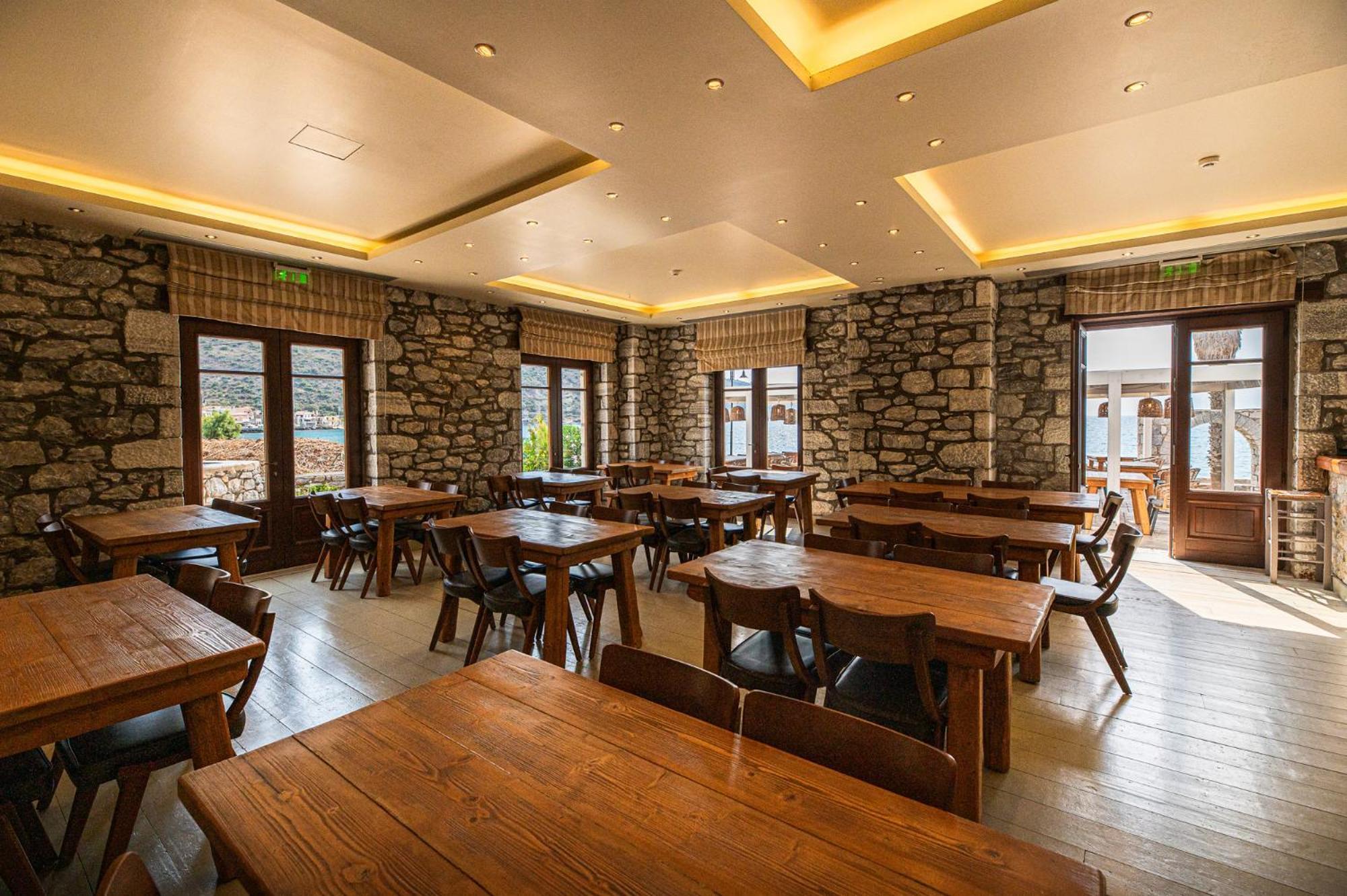 Itilo Traditional Hotel Неон-Оитилон Экстерьер фото