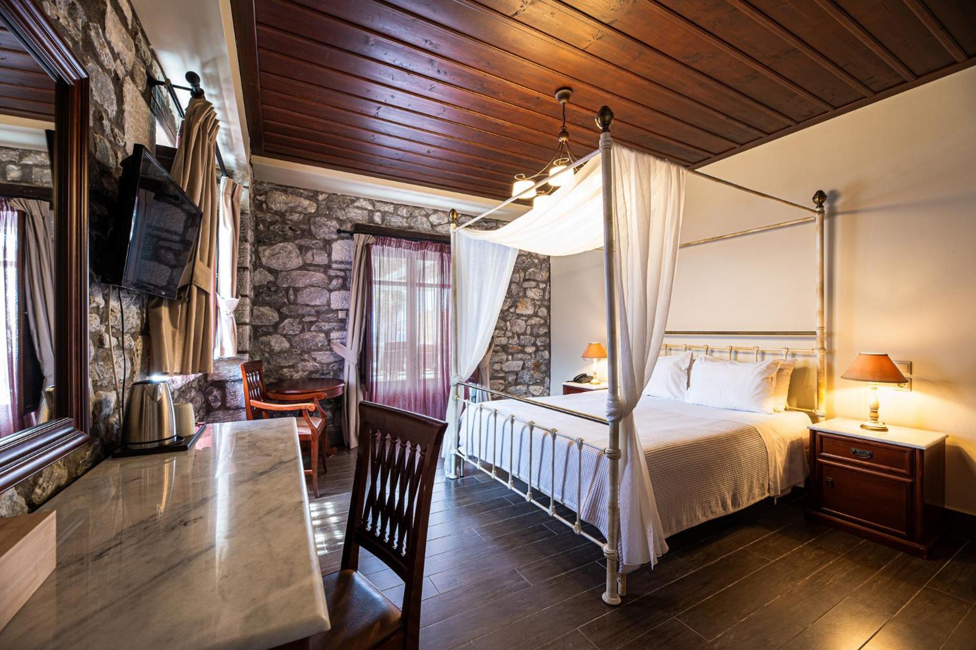 Itilo Traditional Hotel Неон-Оитилон Экстерьер фото